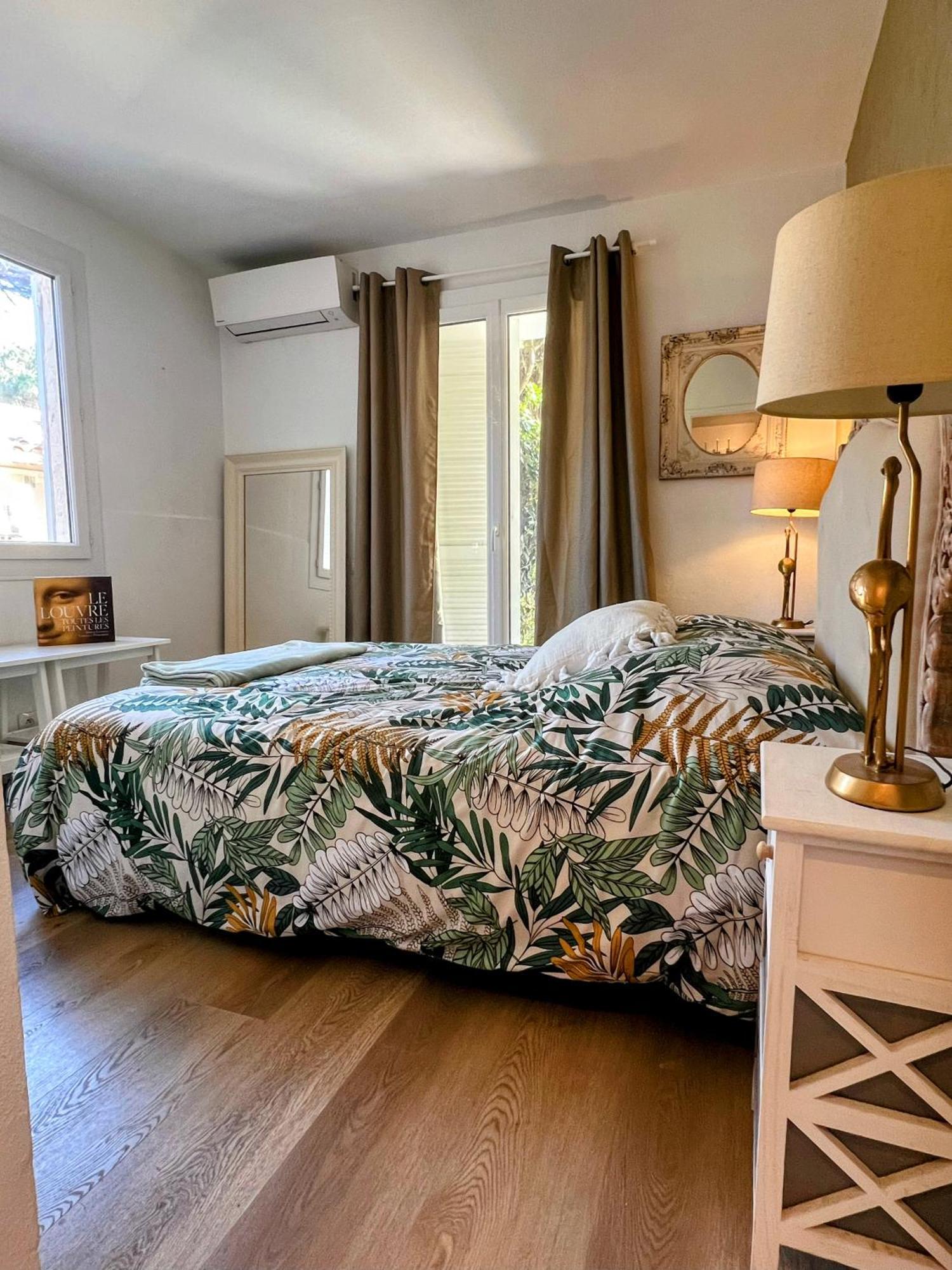 Superbe Appartement Avec Terrasse Jardin Et Parking Prive Saint-Tropez Exterior foto