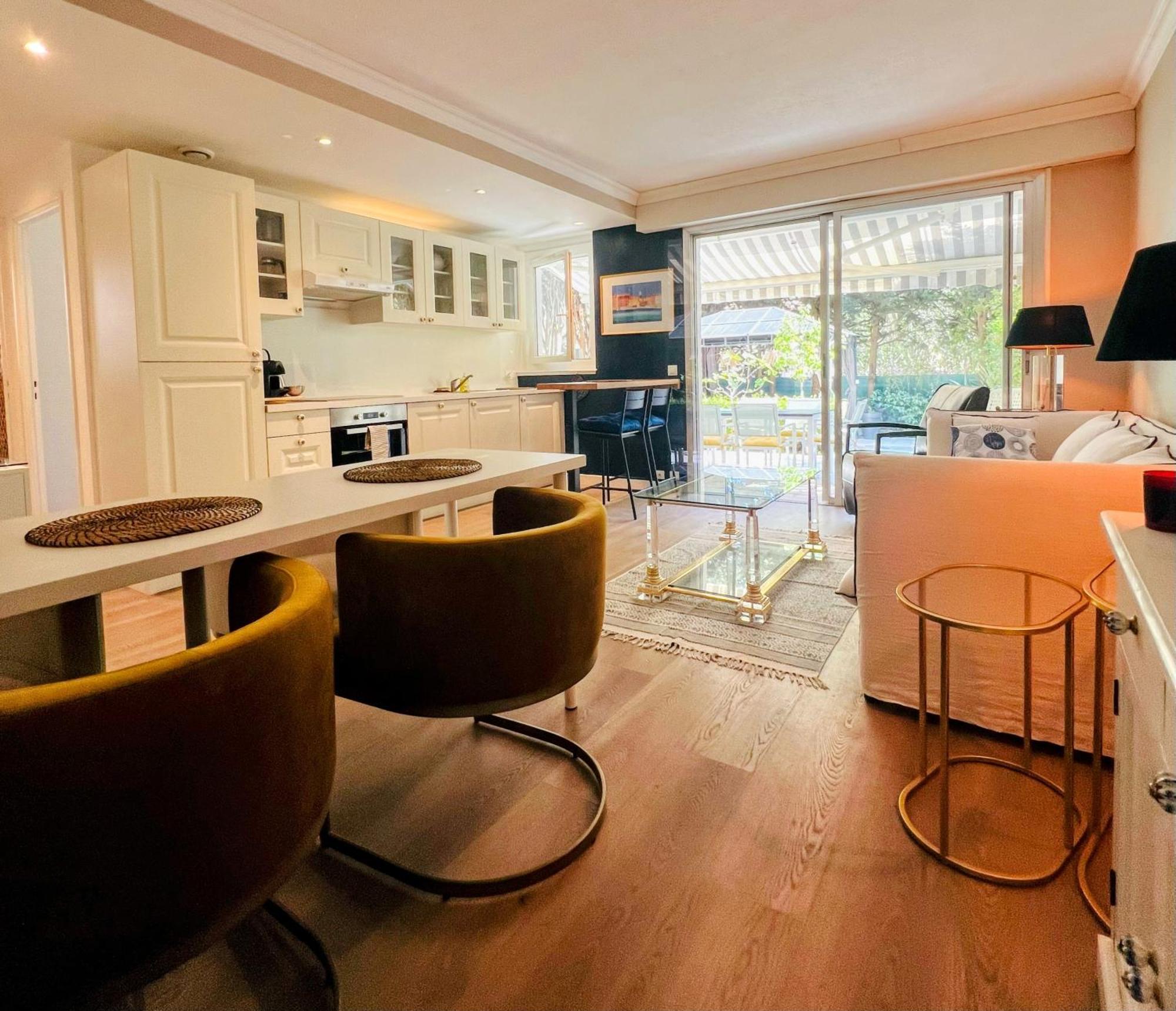 Superbe Appartement Avec Terrasse Jardin Et Parking Prive Saint-Tropez Exterior foto